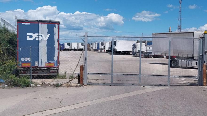 La explanada de 30.000 metros cuadrados propiedad de Adif donde se implantará la plataforma. | LEVANTE-EMV