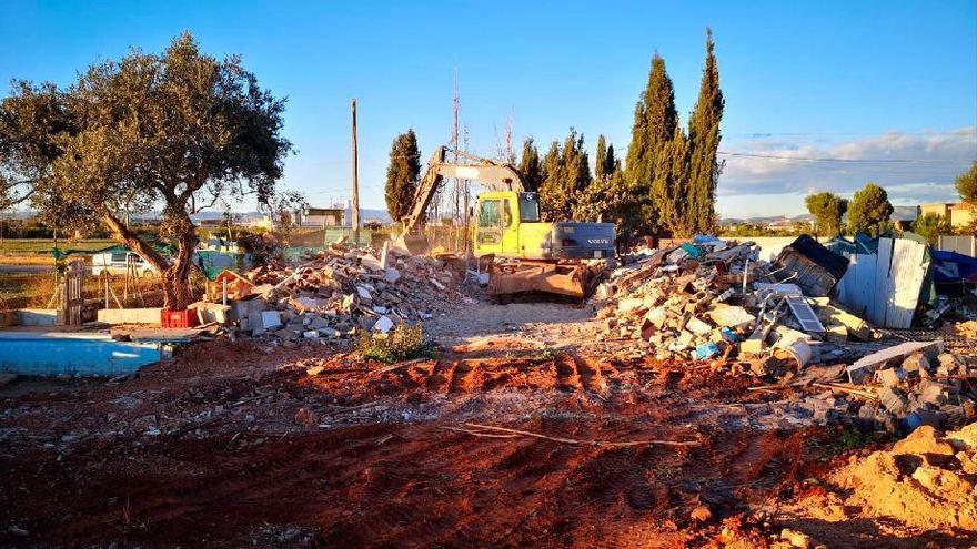 Vila-real derriba las casas ‘okupadas’ que afectaban a la ronda suroeste