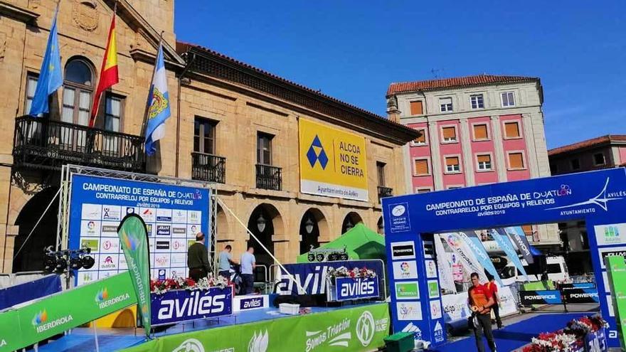 La plaza de España de Avilés, donde está instalada la salida y meta del Campeonato de España.