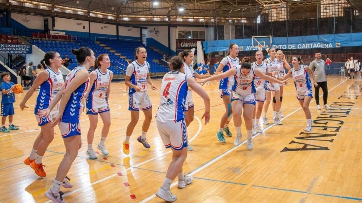 Las jugadoras del Unidad de Reproducción Vistahermosa Lucentum celebran el ascenso a LF2
