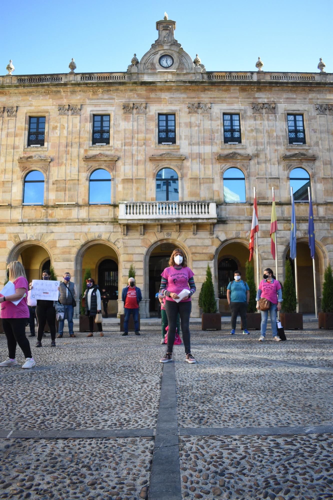 Manifestación de trabajadoras de ayuda a domicilio en Gijón