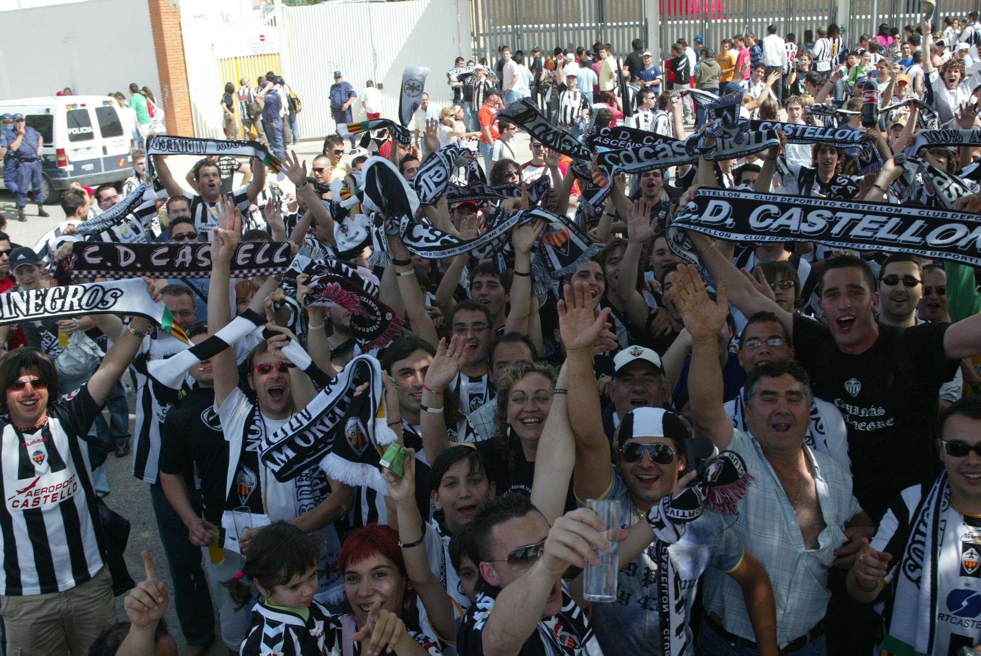 Así fue el multitudinario desplazamiento a Albacete de la afición del Castellón en 2006