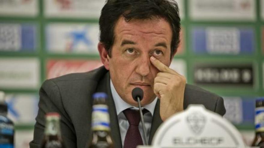 Juan Anguix, presidente del Elche, ayer, en la sala de Prensa del Martínez Valero.