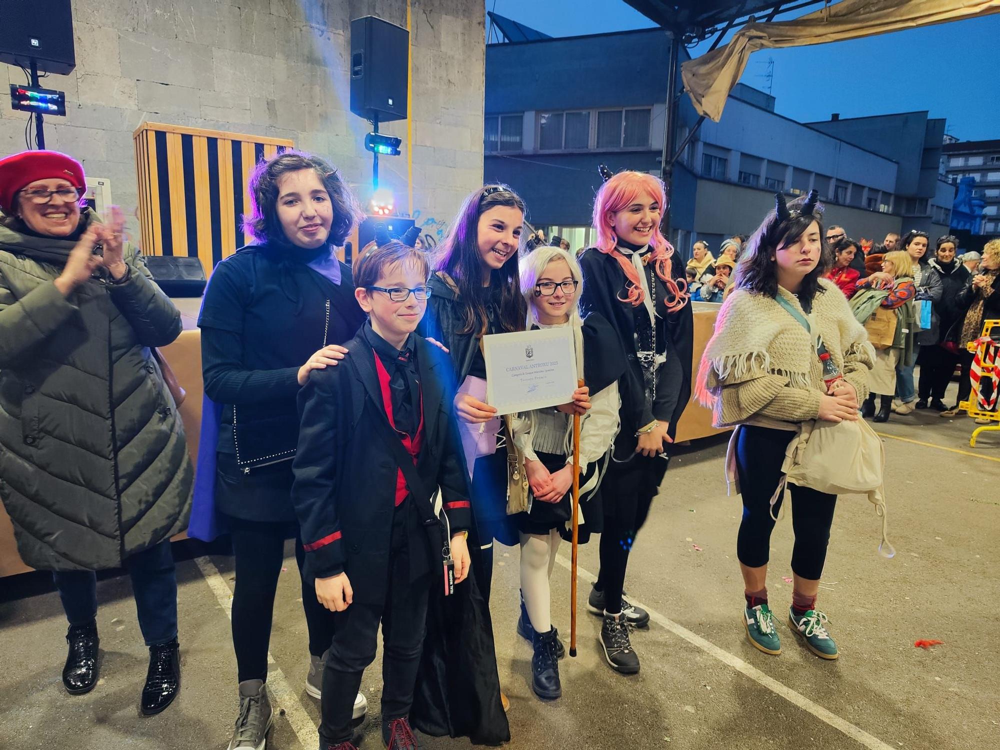 Todas las imágenes del concurso de disfraces de Grado: así fue la gran fiesta en El Frontón