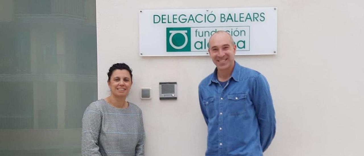 Elena Montero y Sergio Expósito, en la sede de la Fundación Aldaba en Inca.  | J. B.