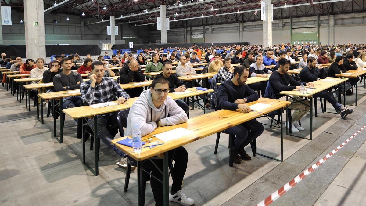 Opositores en el recinto ferial de Silleda.