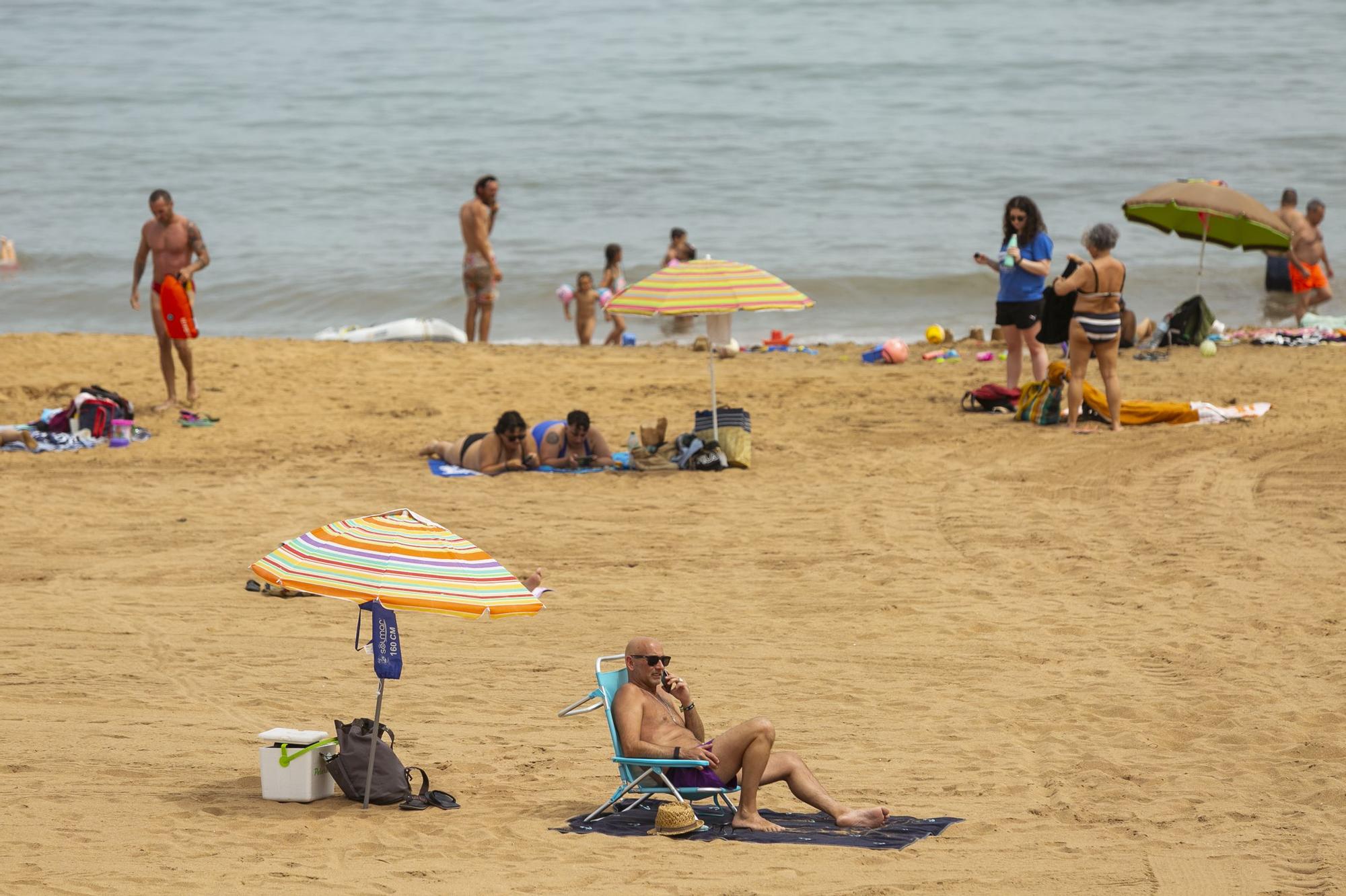 Así se sofoca el calor en la comarca de Avilés: de la playa a los parques