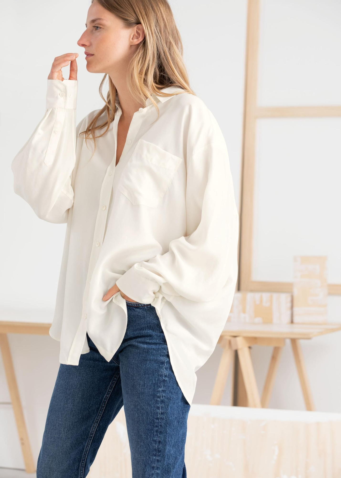 Camisa de seda de silueta oversize, de &Other Stories