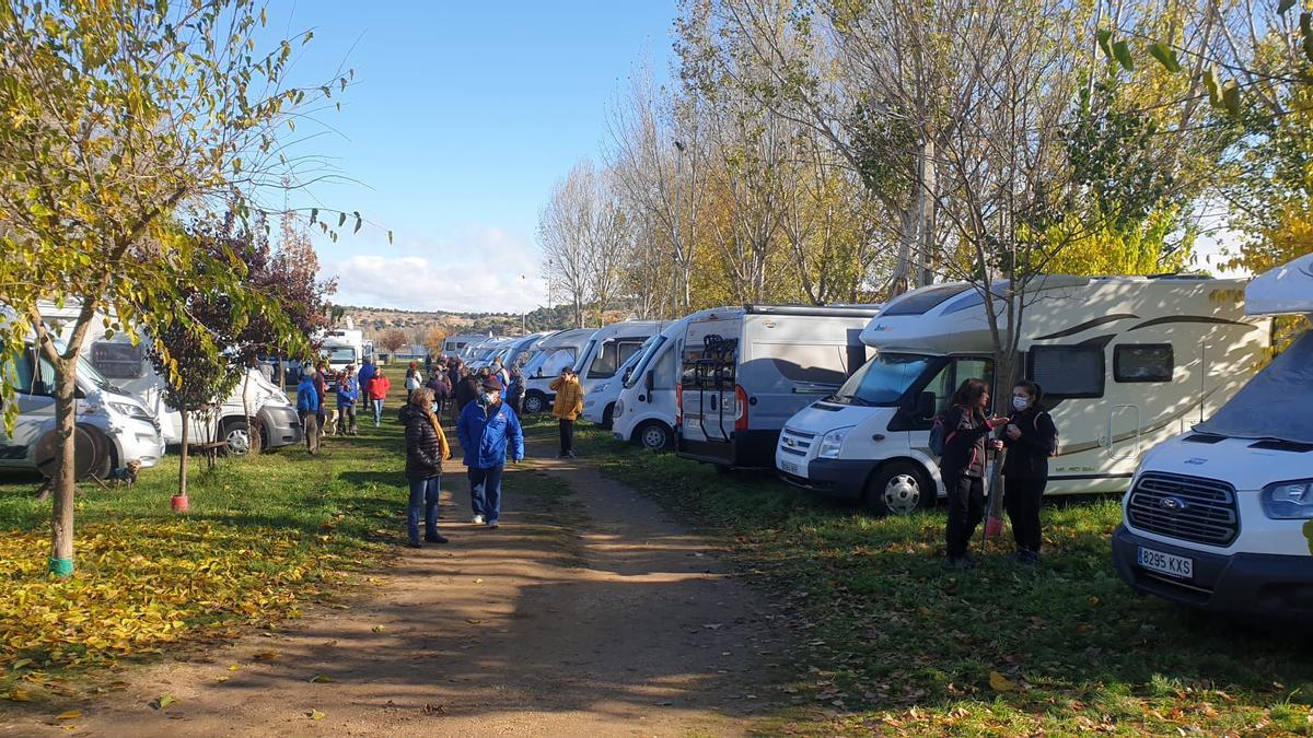 Autocaravanistas en Venialbo