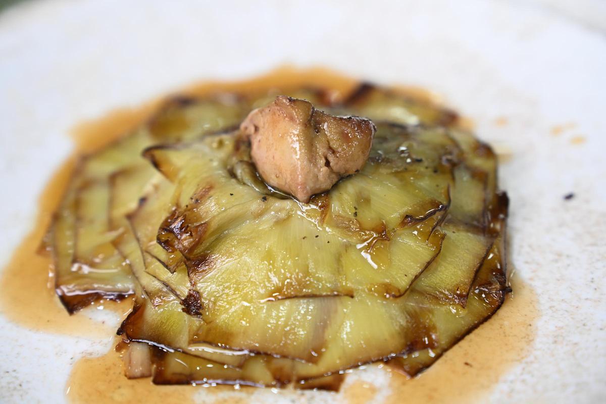 Flor de alcachofa con foie y reducción de P X.