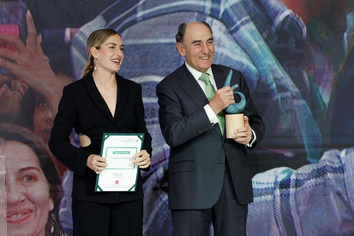 Alexia Putellas junto a Ignacio Sánchez Galán, presidente de Iberdrola.