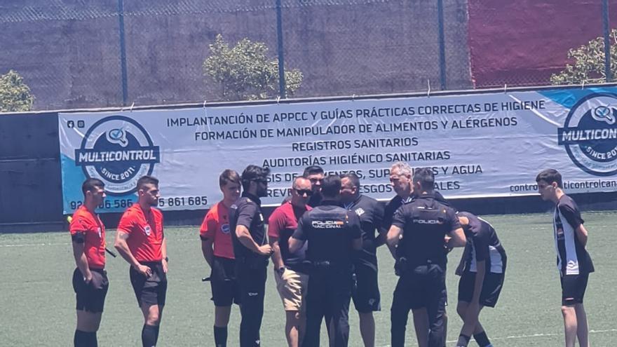 Trifulca, agresiones e invasión de campo en un partido de cadetes en Tenerife