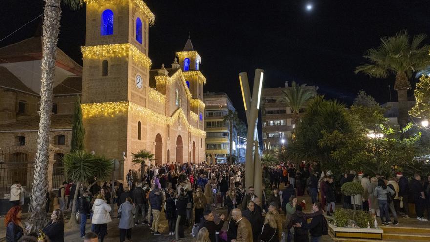 Así se celebró Nochevieja y la entrada de 2024 en la plaza de la Constitución de Torrevieja