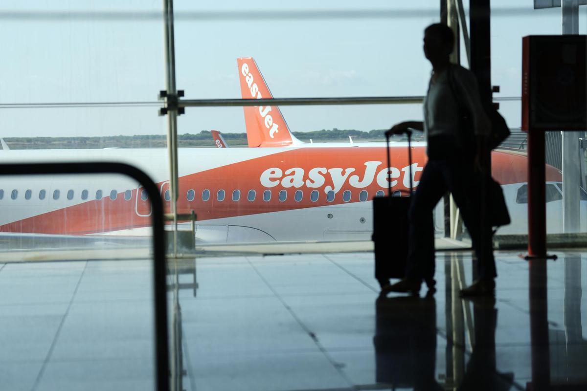 Imagen de un avión de EasyJet en el aeropuerto de El Prat de Barcelona.EFE/Alejandro García