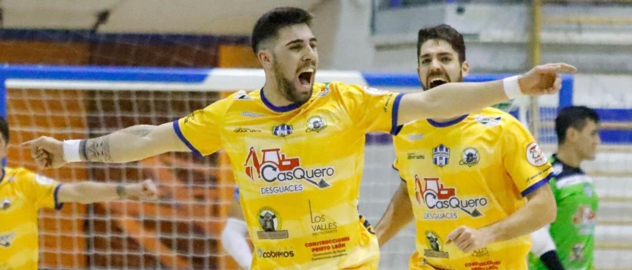 Malaguti celebra un gol con el Atlético Benavente. | Cedida