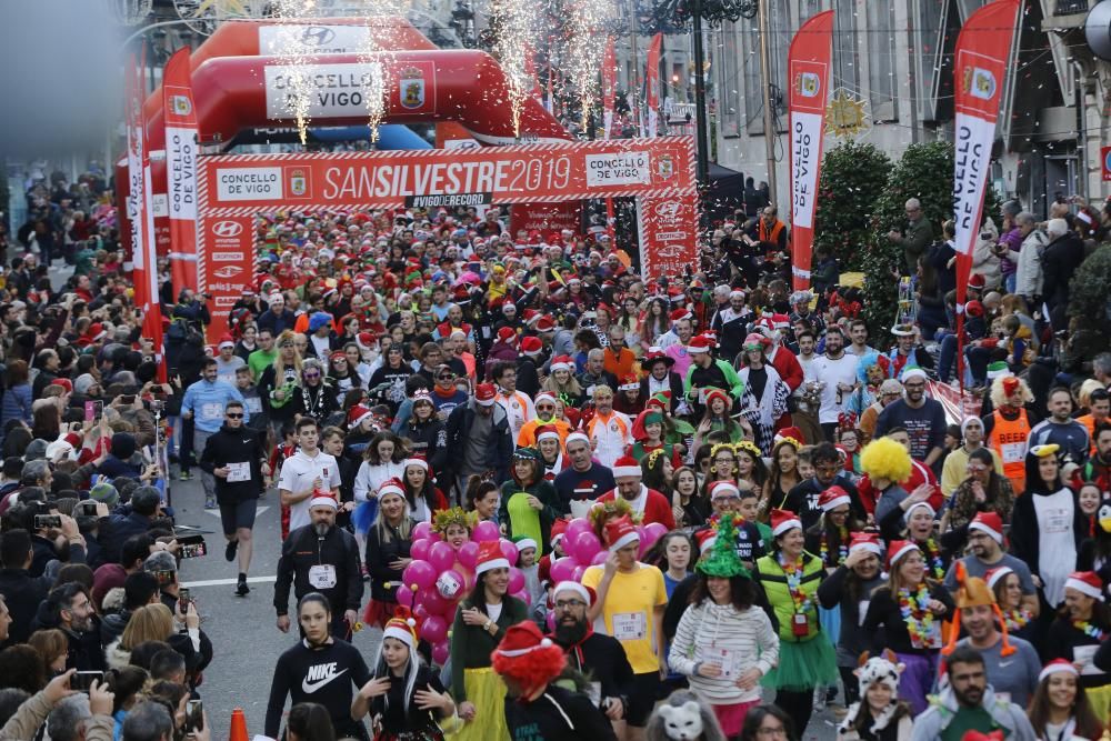 Miles de participantes celebraron el fin de año por el centro de Vigo