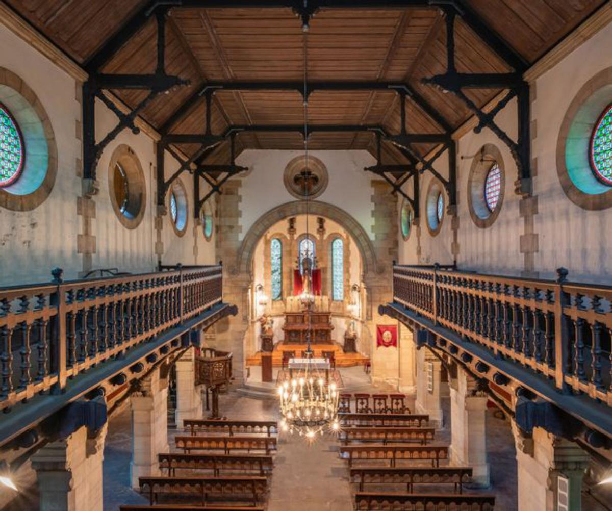 Tres imágenes del poblado minero de Bustiello. | |  TOMÁS MIÑAMBRES Y LUIS ARGÜELLES / TURISMO ASTURIAS