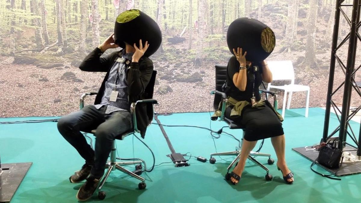 Usuarios experimentando las sensaciones de realidad virtual en una edición pasada del Sónar+D.