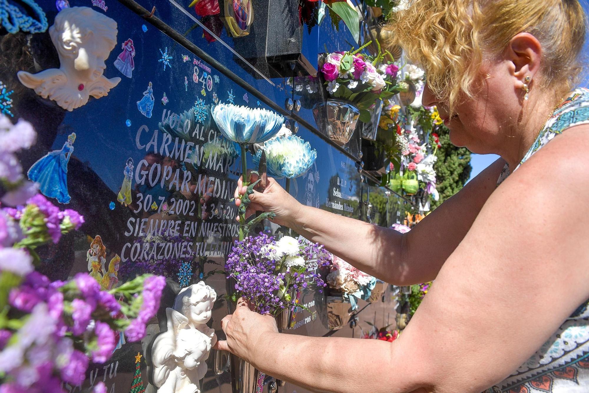 Día de Todos los Santos en cementerios de Gran Canaria