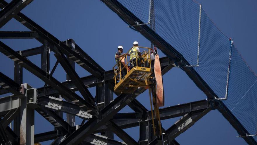 Treballadors a les obres del Camp Nou, al setembre.
