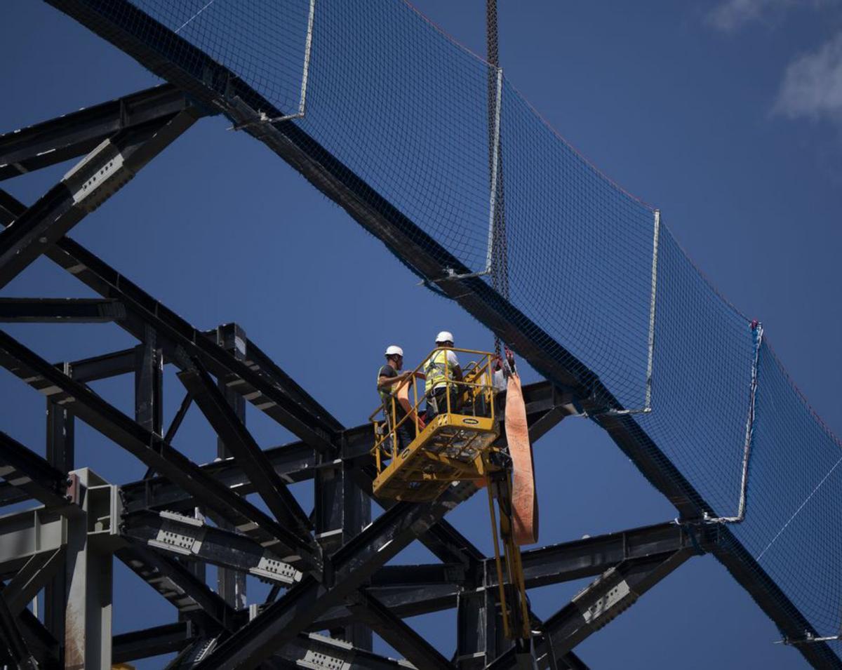 Un milió d’euros de multa per tenir 79 operaris sense papers al Camp Nou