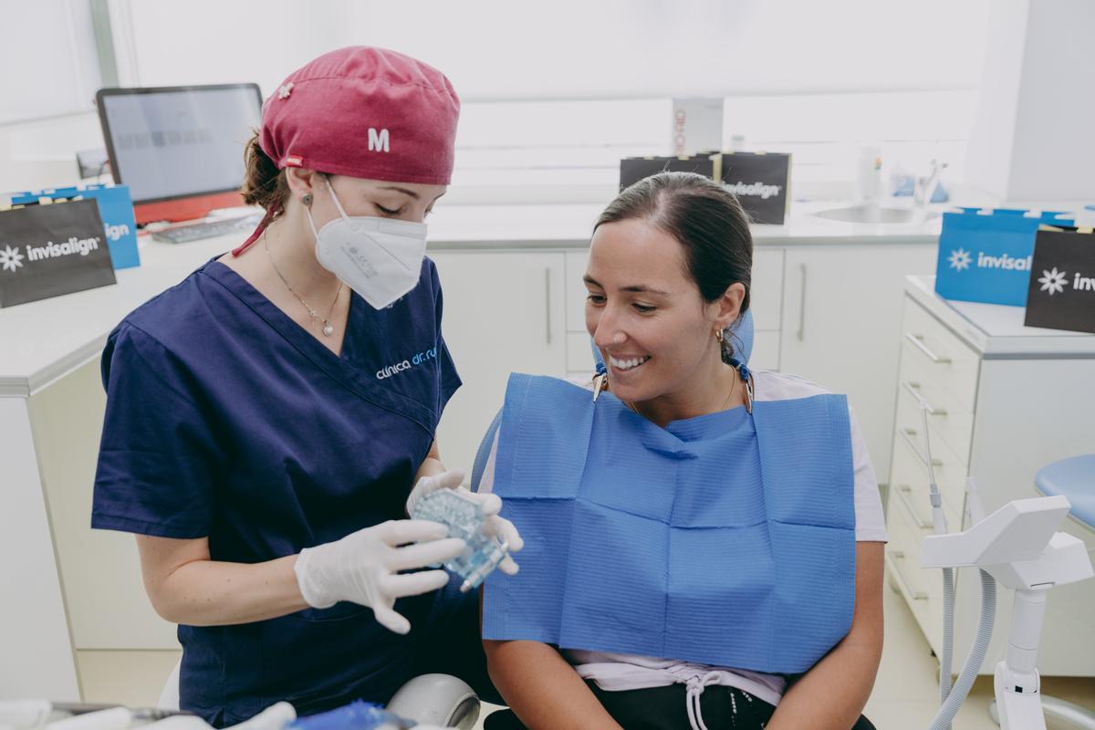 La Clínica del DR.Rull en Ibiza ofrece opciones avanzadas como la ortodoncia invisible con Invisalign