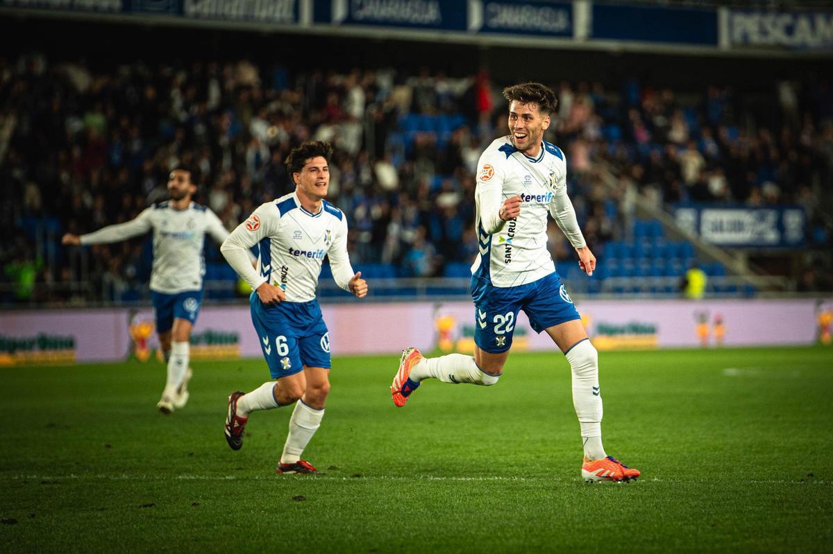 Gastón, celebrando el 1-0 al Avilés Industrial.
