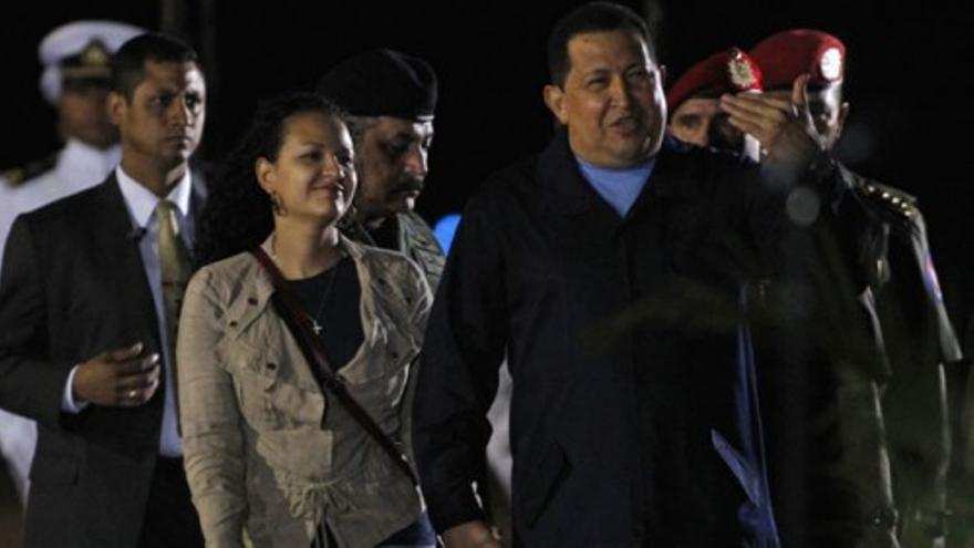 Chávez viaja a Cuba para someterse a radioterapia