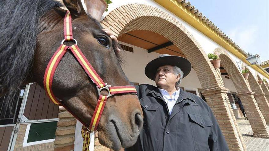 Luis Mahillo García, el hombre que leía el periódico a los caballos