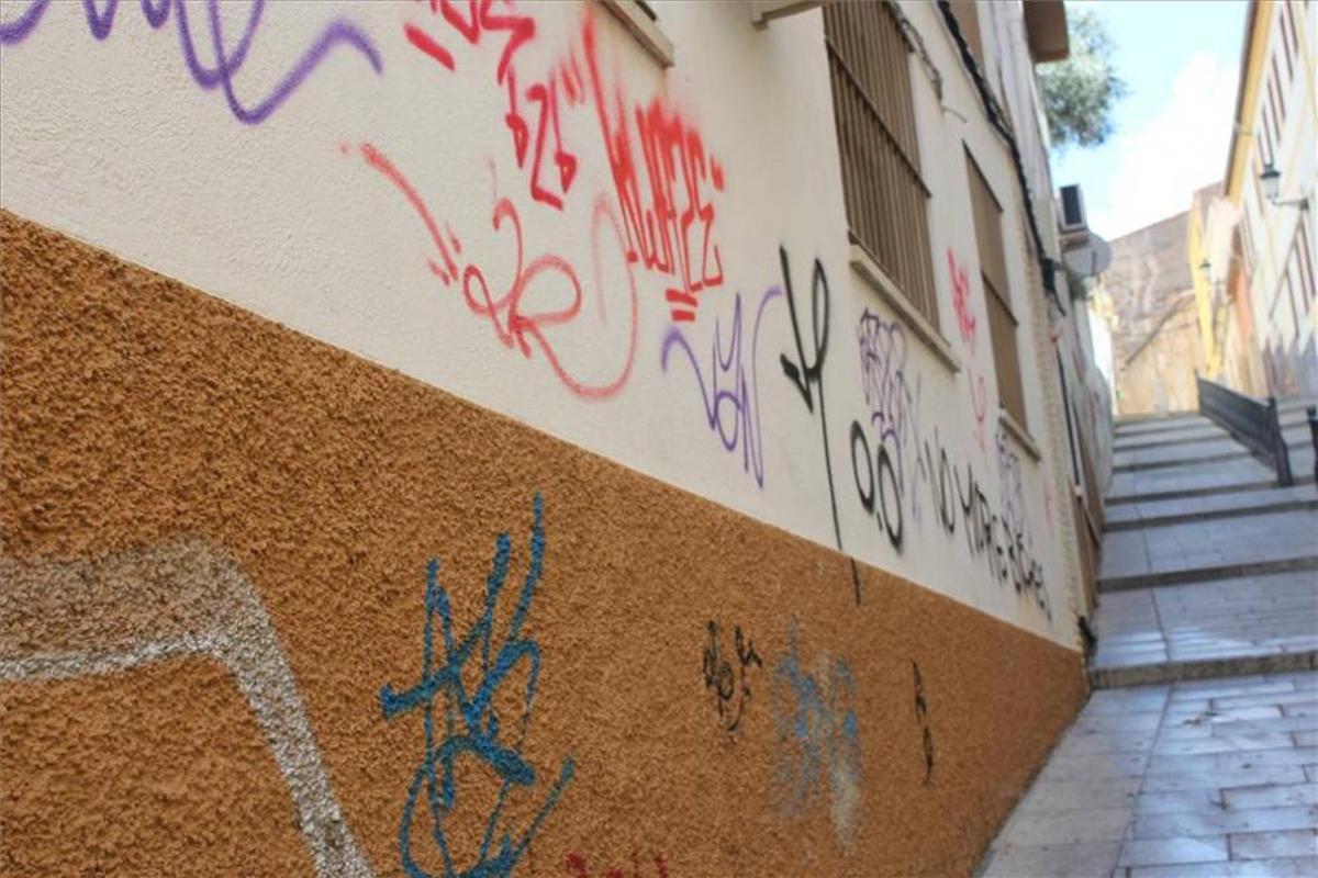 El comercio cacereño respalda el plan contra las pintadas y reclama más concienciación