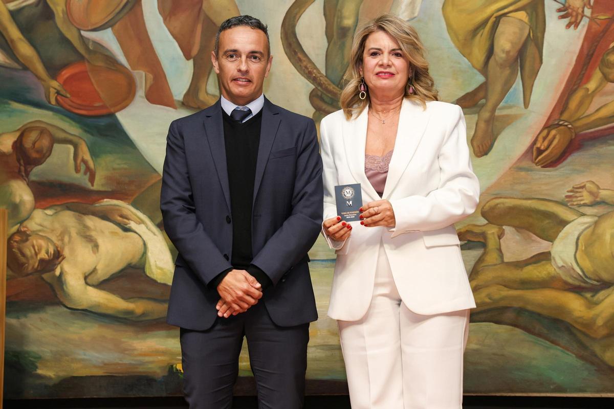 El director del Servicio Canario de la Salud, Carlos Diaz, y la presidenta del Colegio Médicos de Las Palmas, Elizabeth Hernández.palmas eliza