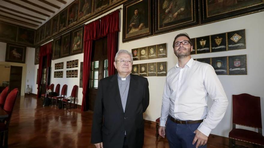 El alcalde, José Hila, visitó ayer el obispo, Xavier Salinas.