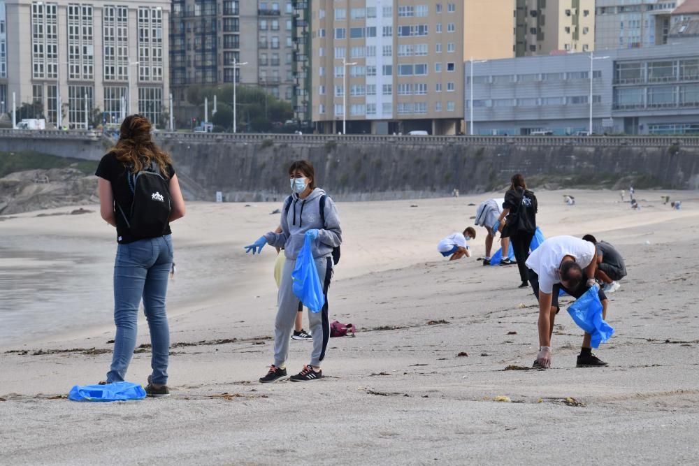 Limpieza de playas de voluntarios de Mar de Fábula