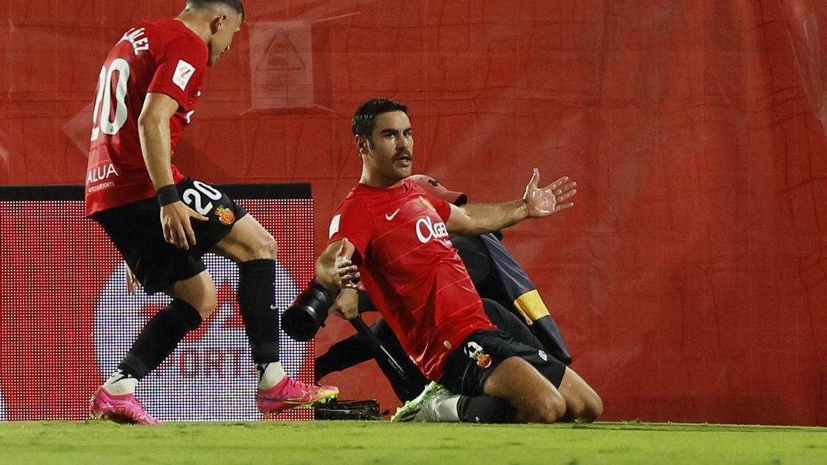 Abdón Prats celebra su gol ante el Barcelona.