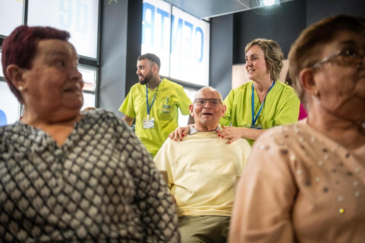 Personas dependientes y personal profesional en una residencia de Tenerife