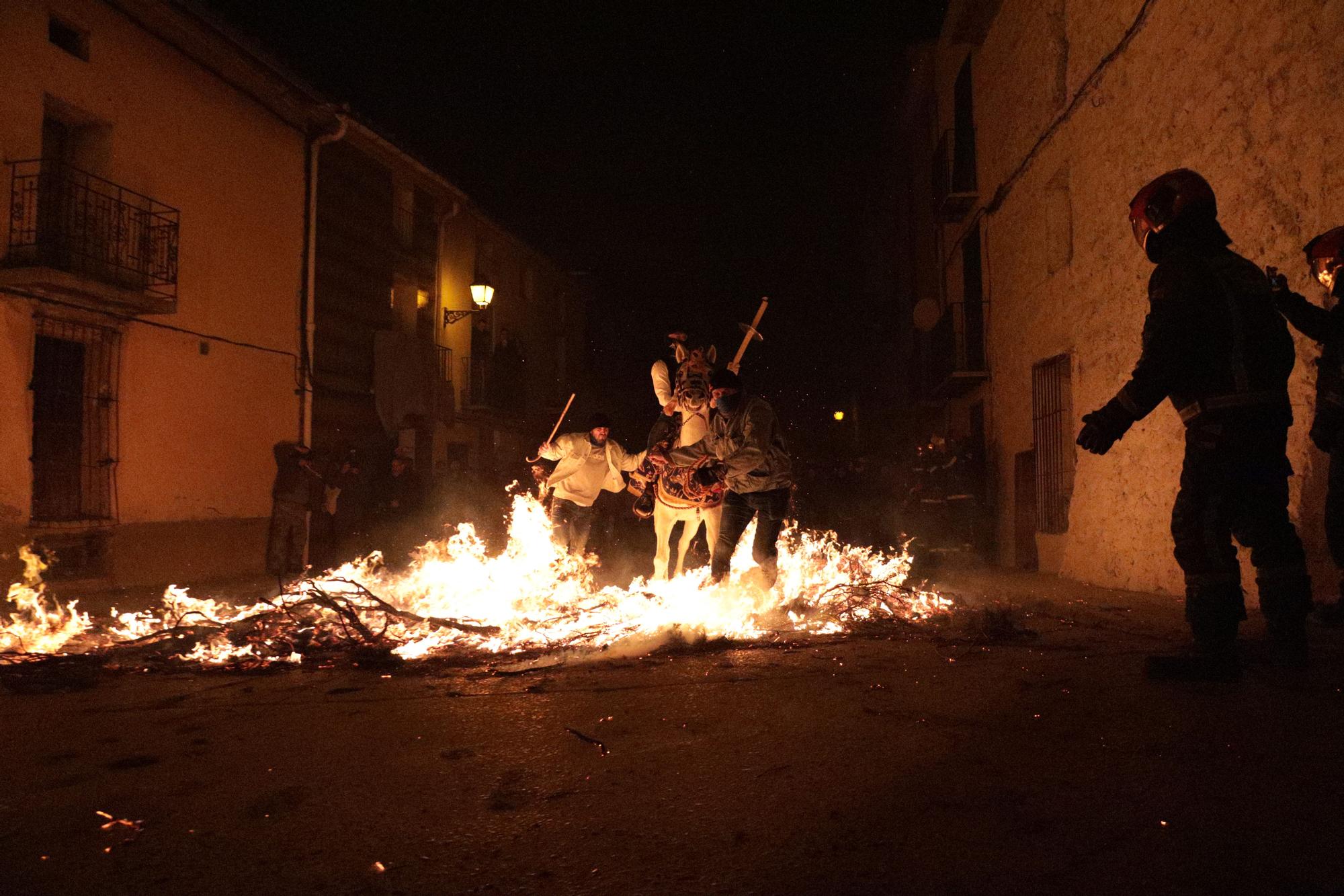 Las mejores fotos de la espectacular Matxà de Sant Antoni en Vilanova d'Alcolea