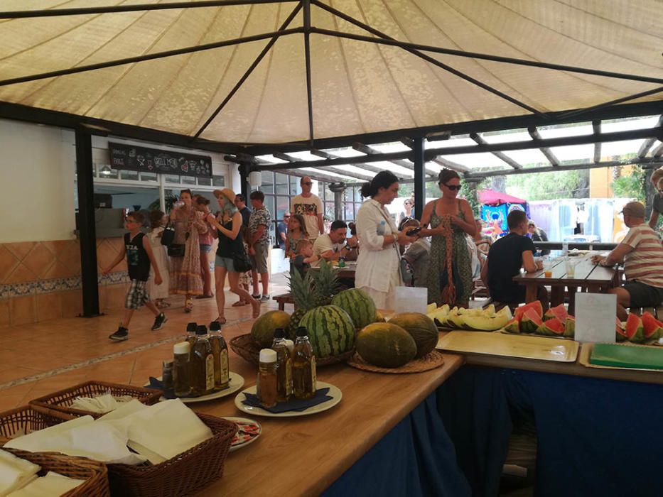 El mercadillo hippy de Punta Arabí celebra sus 45 años