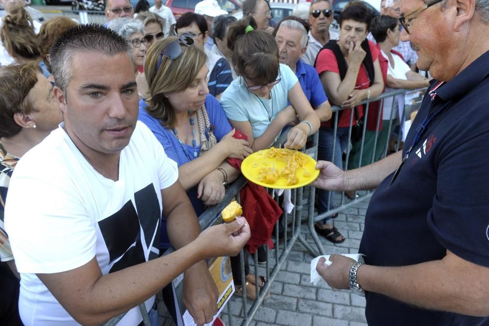 Concurso de tortilla en la fiesta de O Castrillón