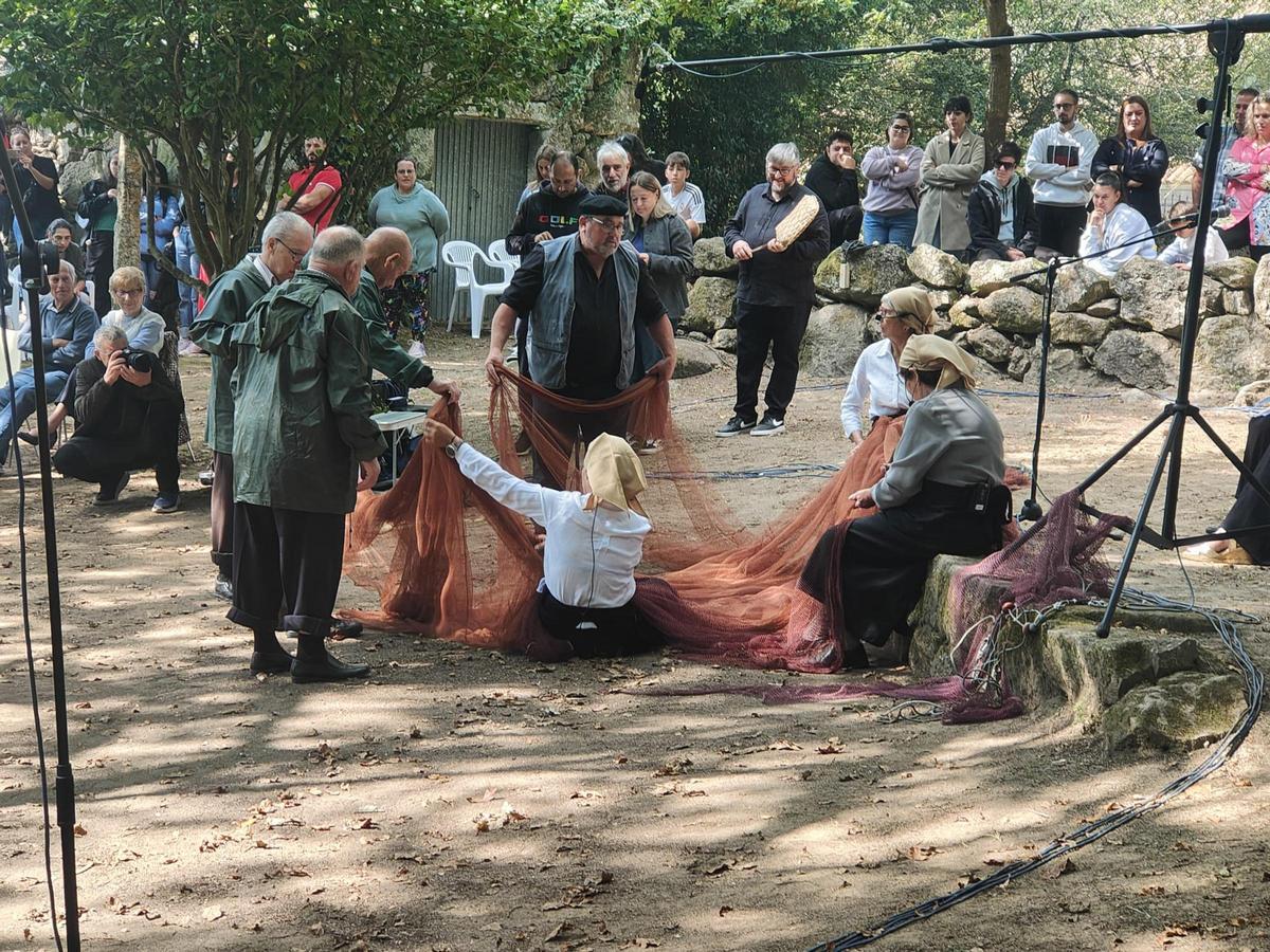 Los usuarios de Afamo convierten San Martiño en un puerto pesquero