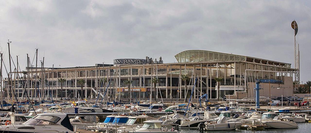 El complejo Panoramis del puerto de Alicante.