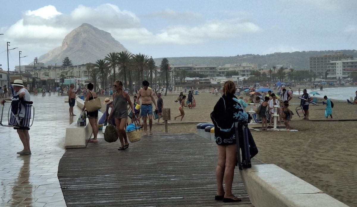 La playa se ha vaciado rápidamente