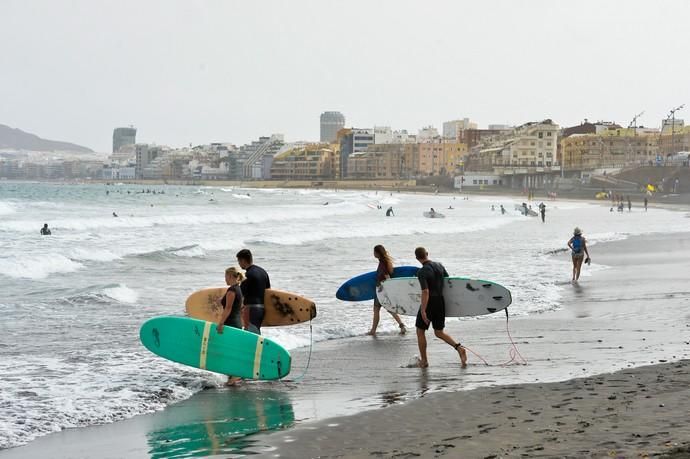 28-08-2020 LAS PALMAS DE GRAN CANARIA. Playa de Las Canteras.  La Policía Local intensifica los controles por las nuevas normativa anti covid. Fotógrafo: ANDRES CRUZ  | 28/08/2020 | Fotógrafo: Andrés Cruz