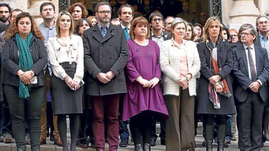 Los diputados salieron a la calle y organizaron un minuto de silencio.