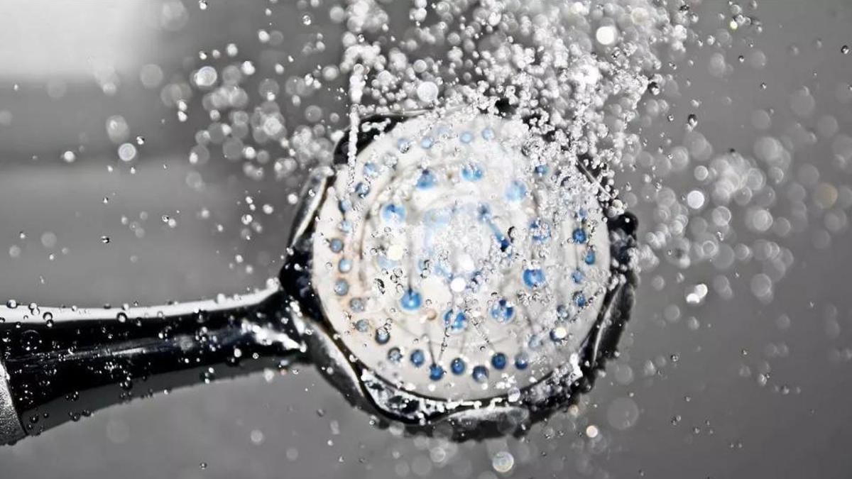 Els experts adverteixen que si et dutxes amb aquesta freqüència és perjudicial per la salut