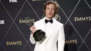 Quién es el actor Jeremy Allen White, el nuevo novio de Rosalía: un divorcio y problemas con el alcohol