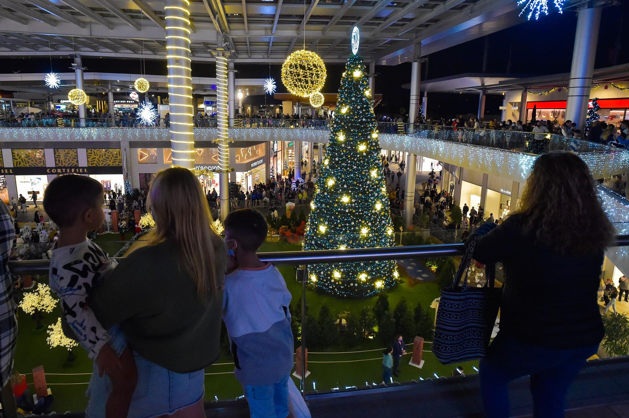 Decoración navideña en el Centro Comercial Los Alisios