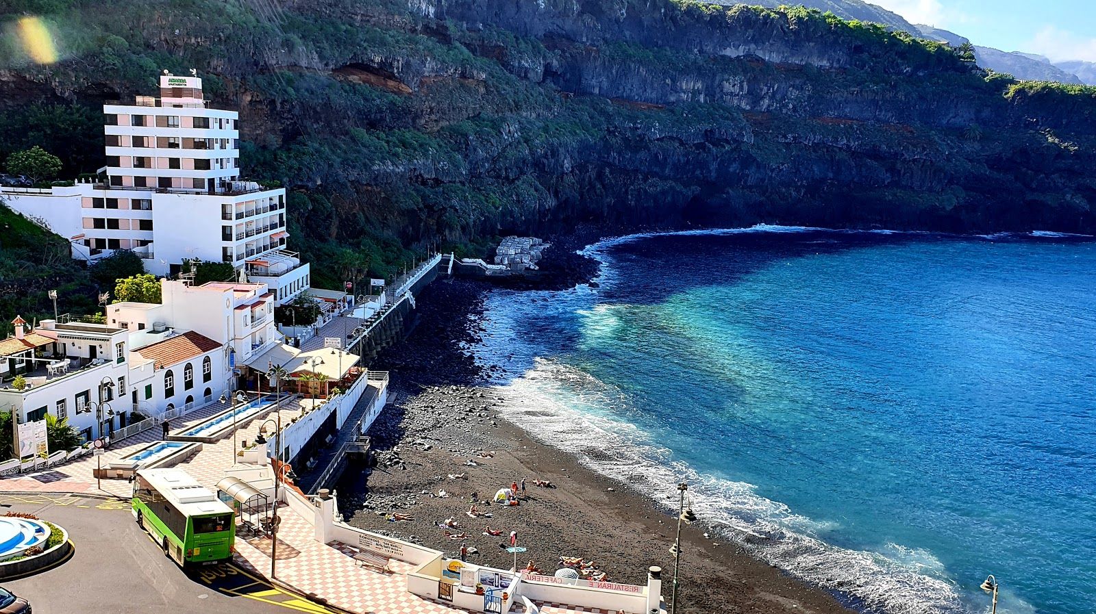 El puerto y la playa de San Marcos en Icod de los Vinos