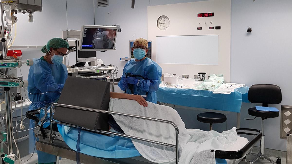 Una intervención quirúrgica en la Fundació Sant Hospital de La Seu d'Urgell