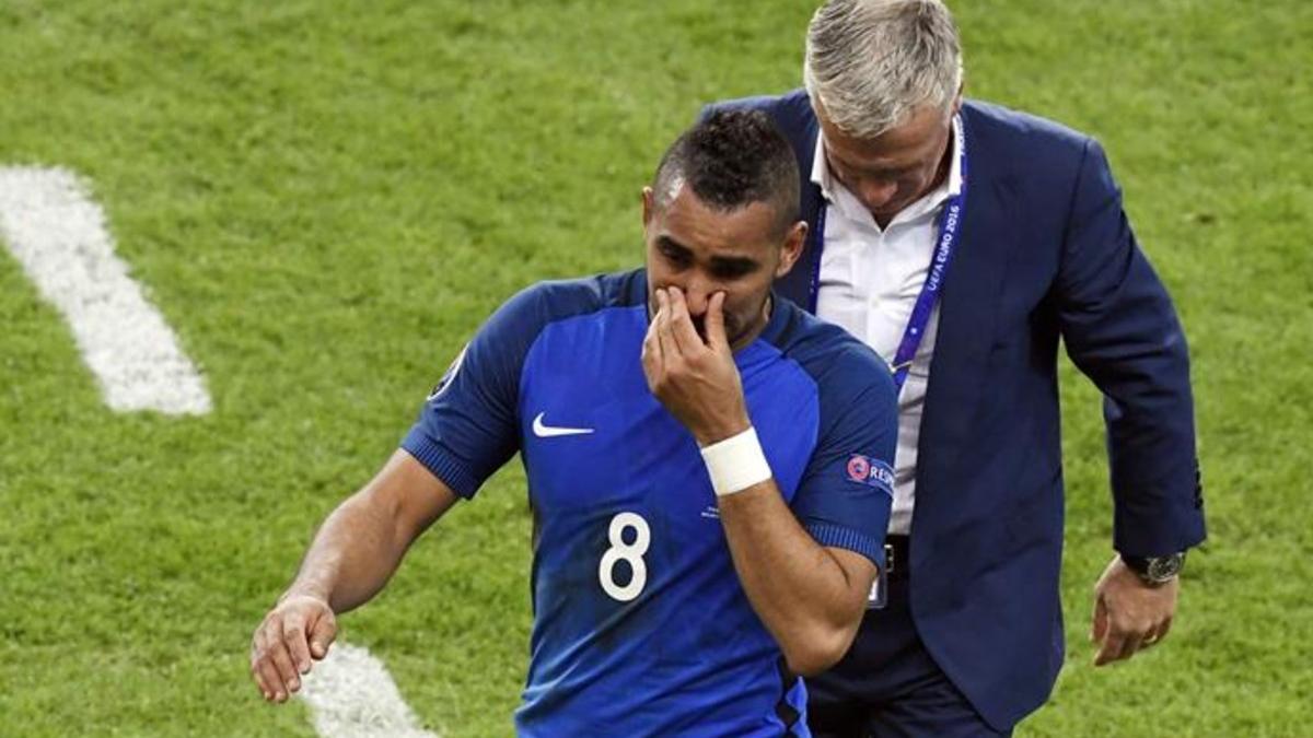 Payet se retira del campo llorando