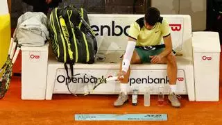 Alcaraz sufre las consecuencias de forzar en Madrid: baja en Roma y peligra Roland Garros